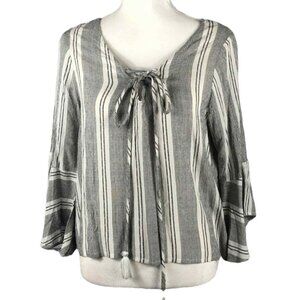 En Creme Boho Style Keyhole Back bell sleeves blouse Top size small